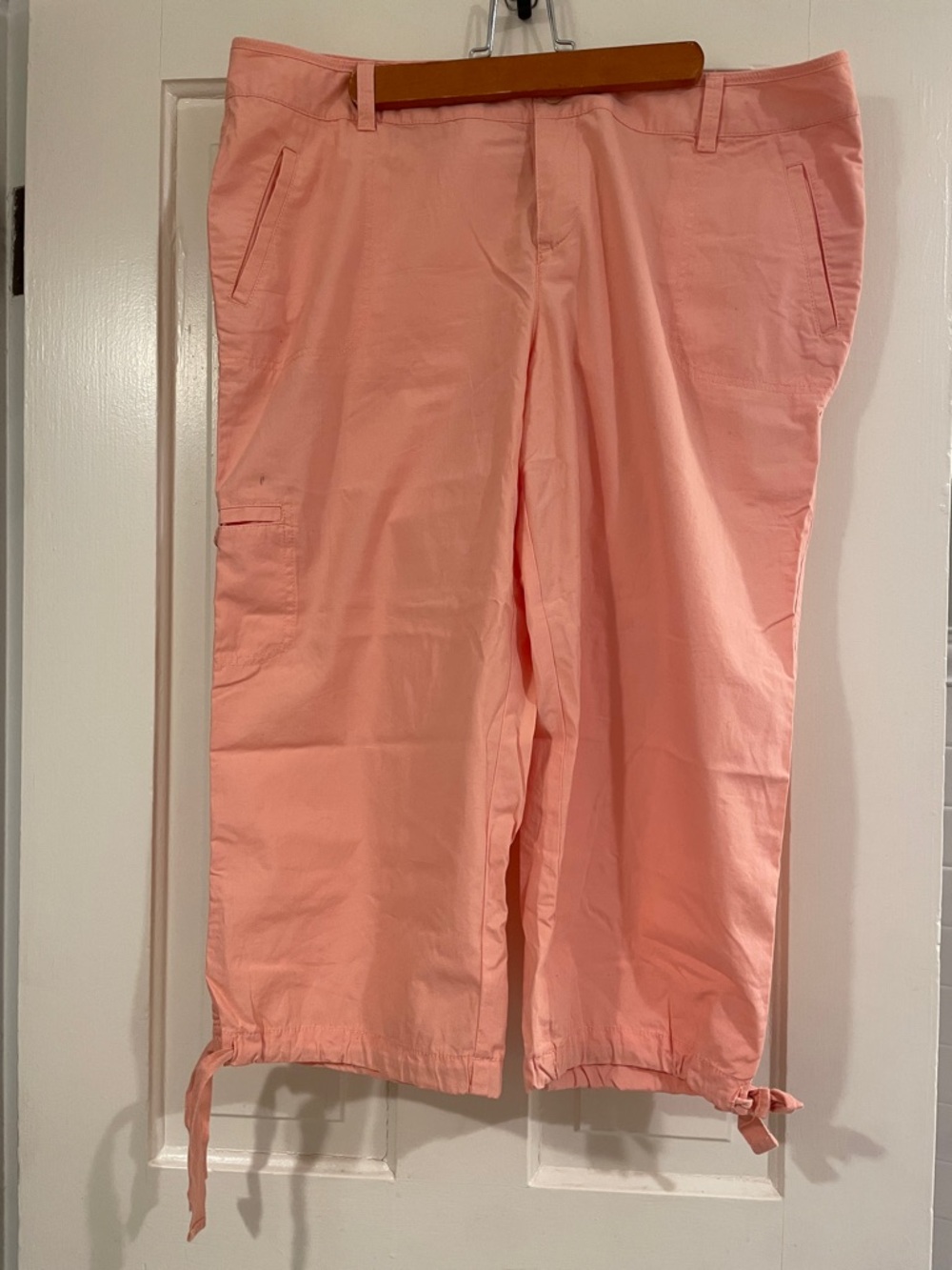 NWOT - Relativity Coral Drawstring Hem Capri Pants